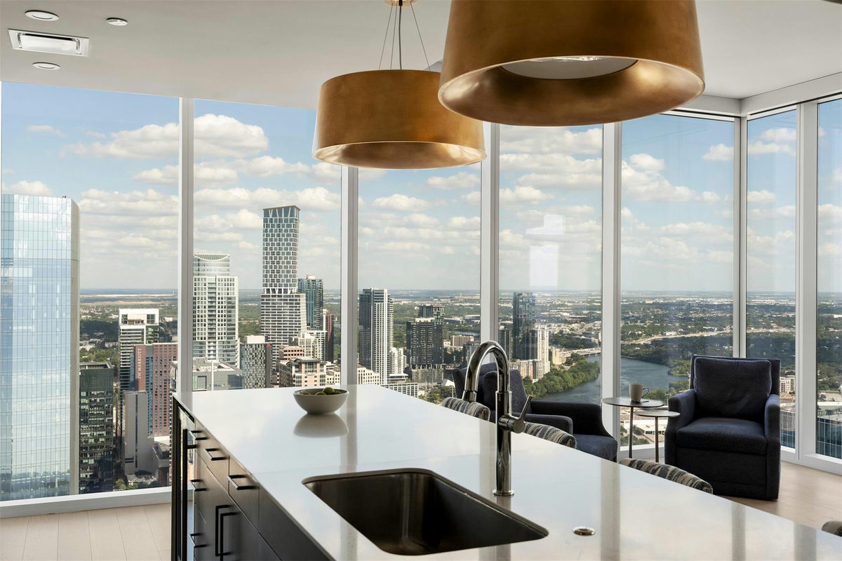 301 West Ave #5603 — exterior