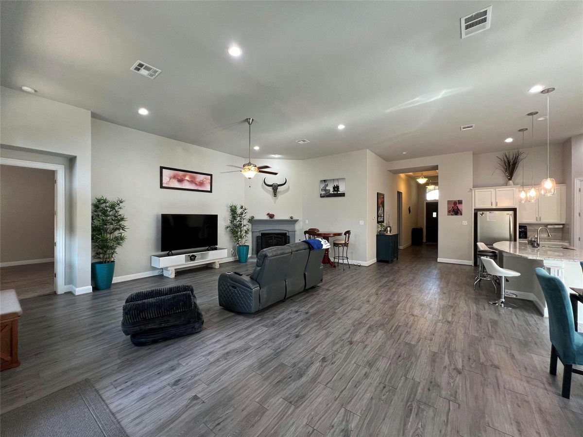1709 Hollowback Dr — photo 2