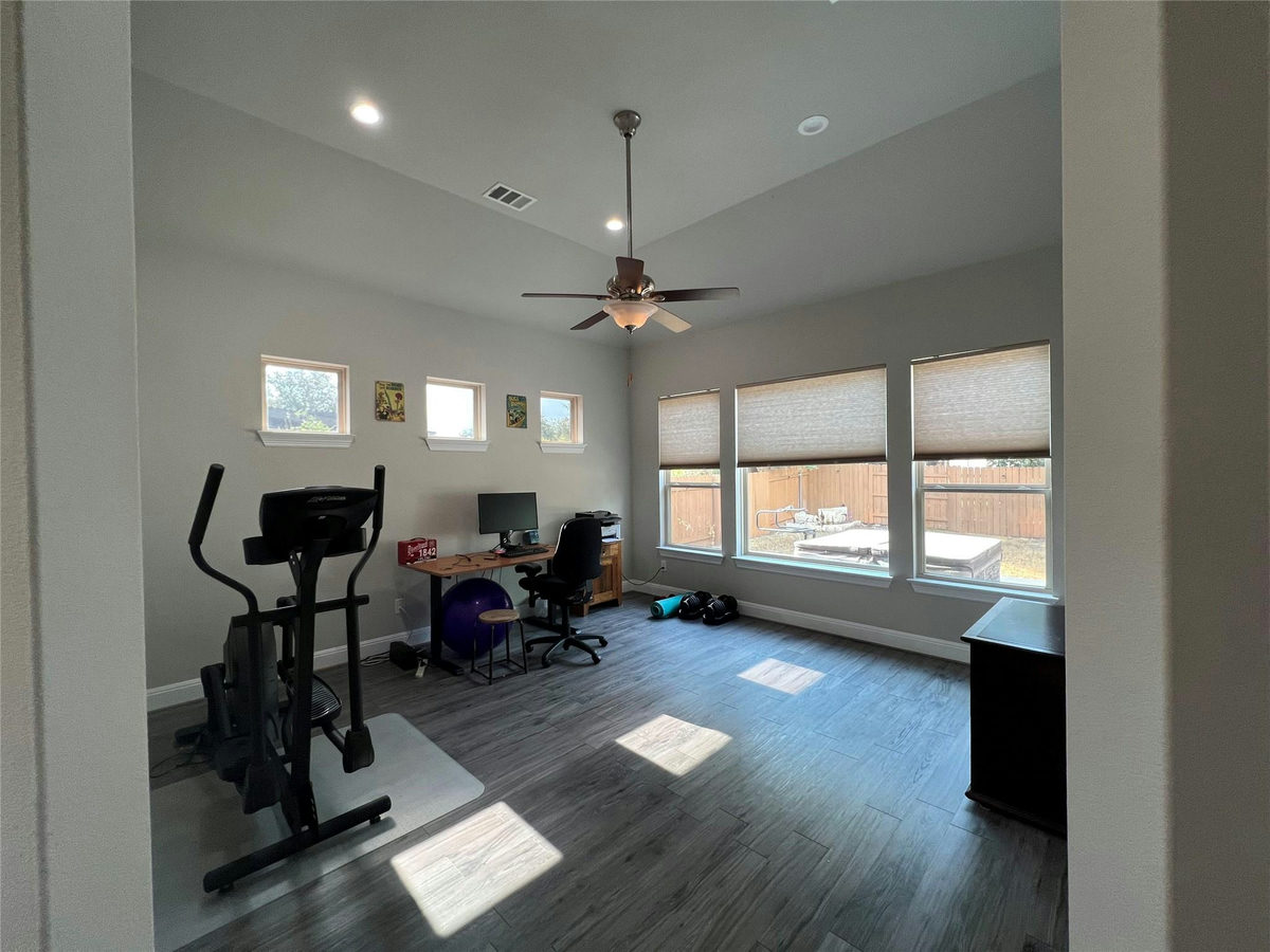 1709 Hollowback Dr — photo 4