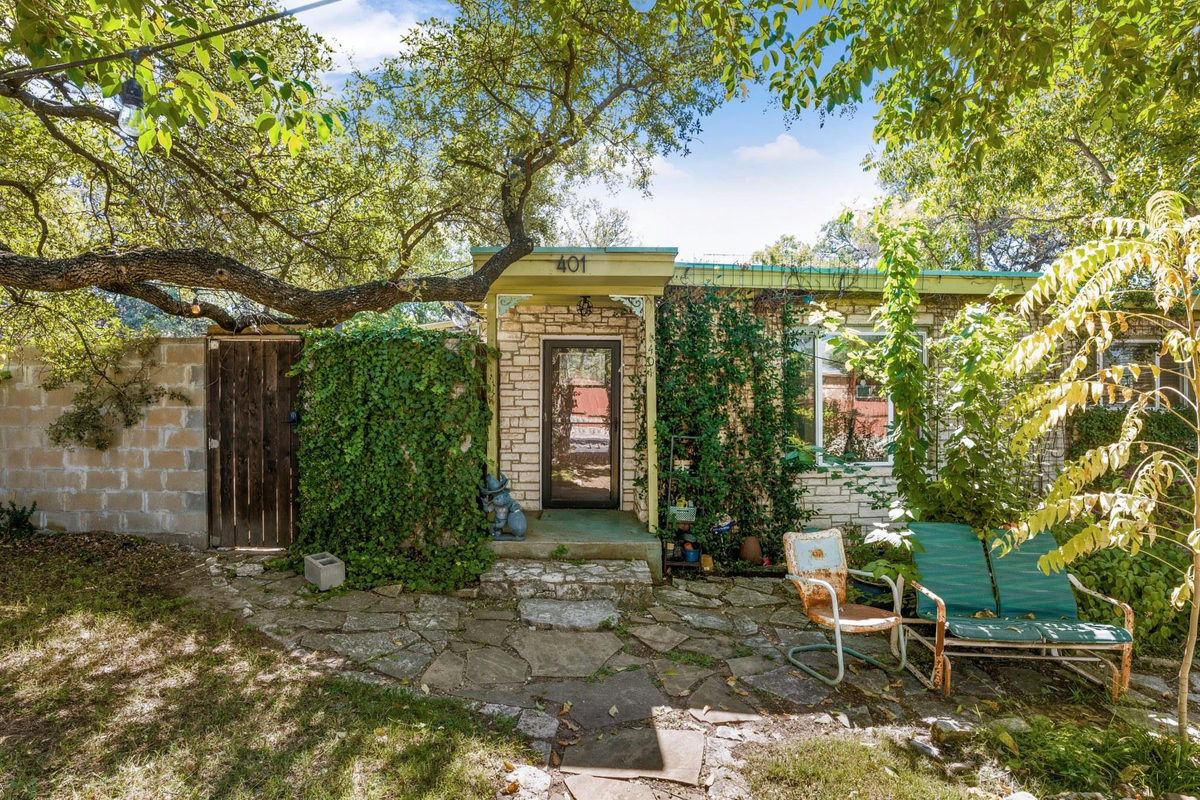 401 W Live Oak St — exterior