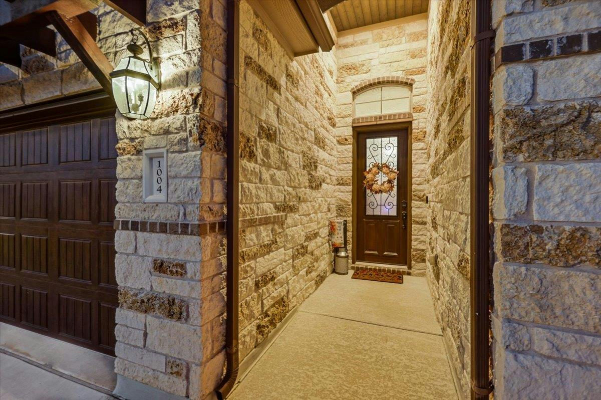 1004 Hezekiah Ln — photo 4