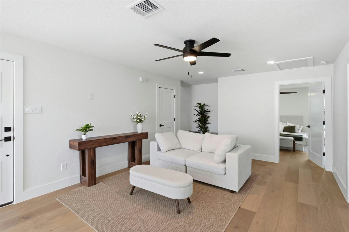1603 Suffolk Dr — photo 3