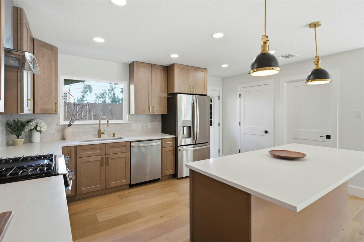 1603 Suffolk Dr — photo 4
