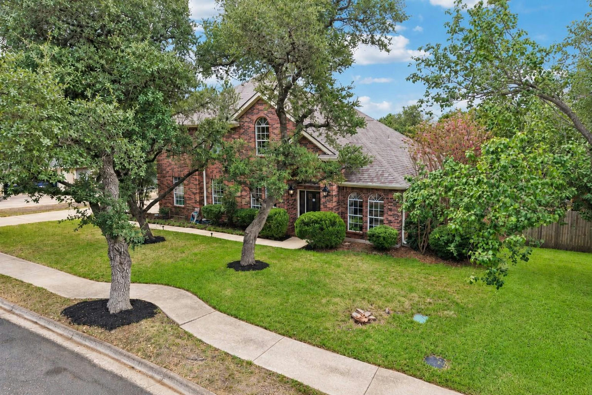 3915 Idalia Dr — photo 2