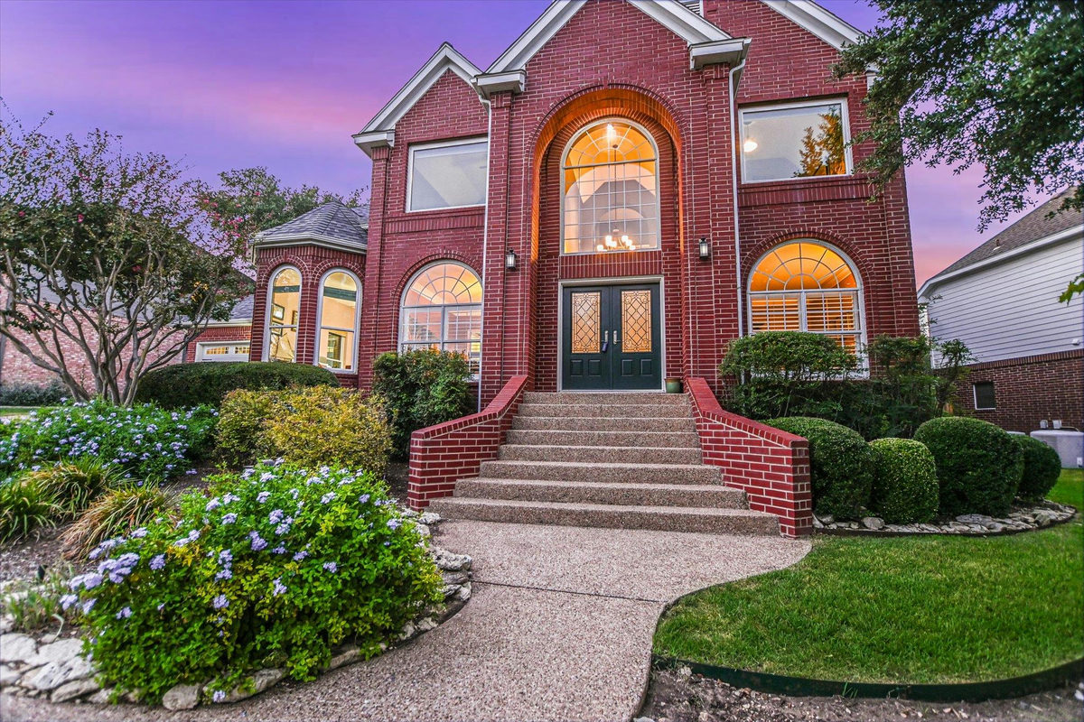 2302 Cliffs Edge Dr — exterior