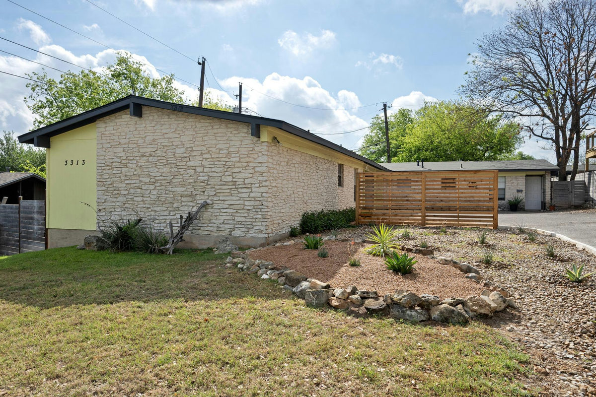 3313 S Oak Dr — exterior