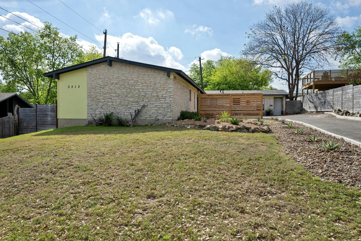 3313 S Oak Dr — photo 2