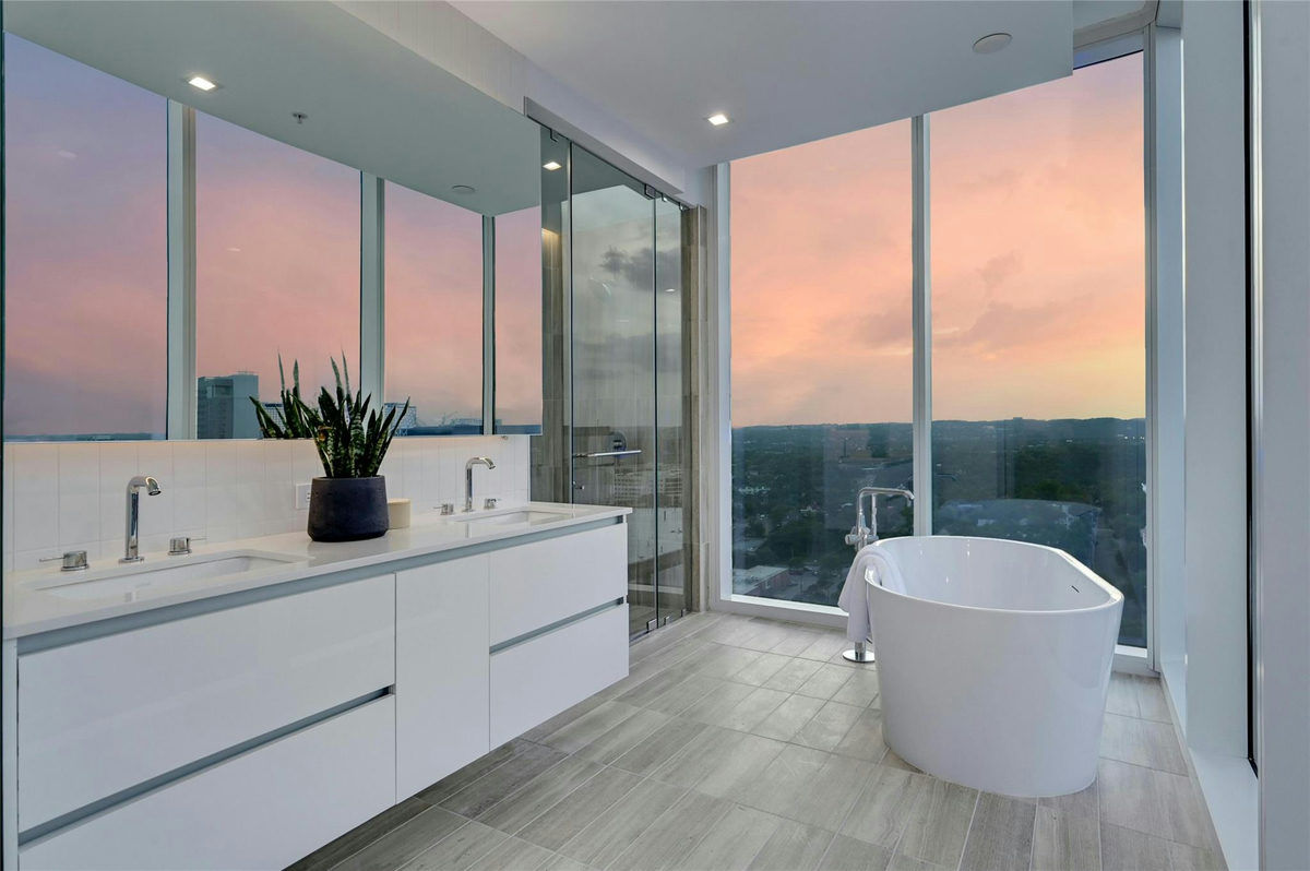 313 W 17th St #2204 — exterior