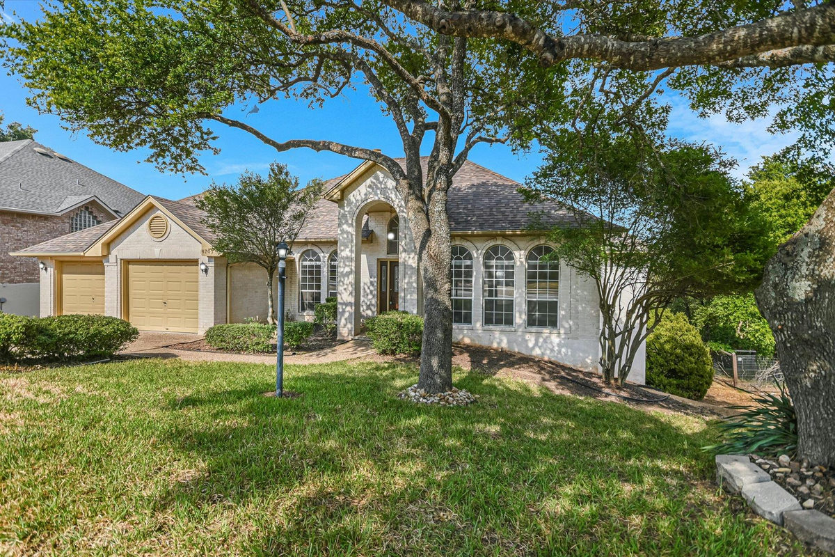 8703 Bluegrass Dr — exterior