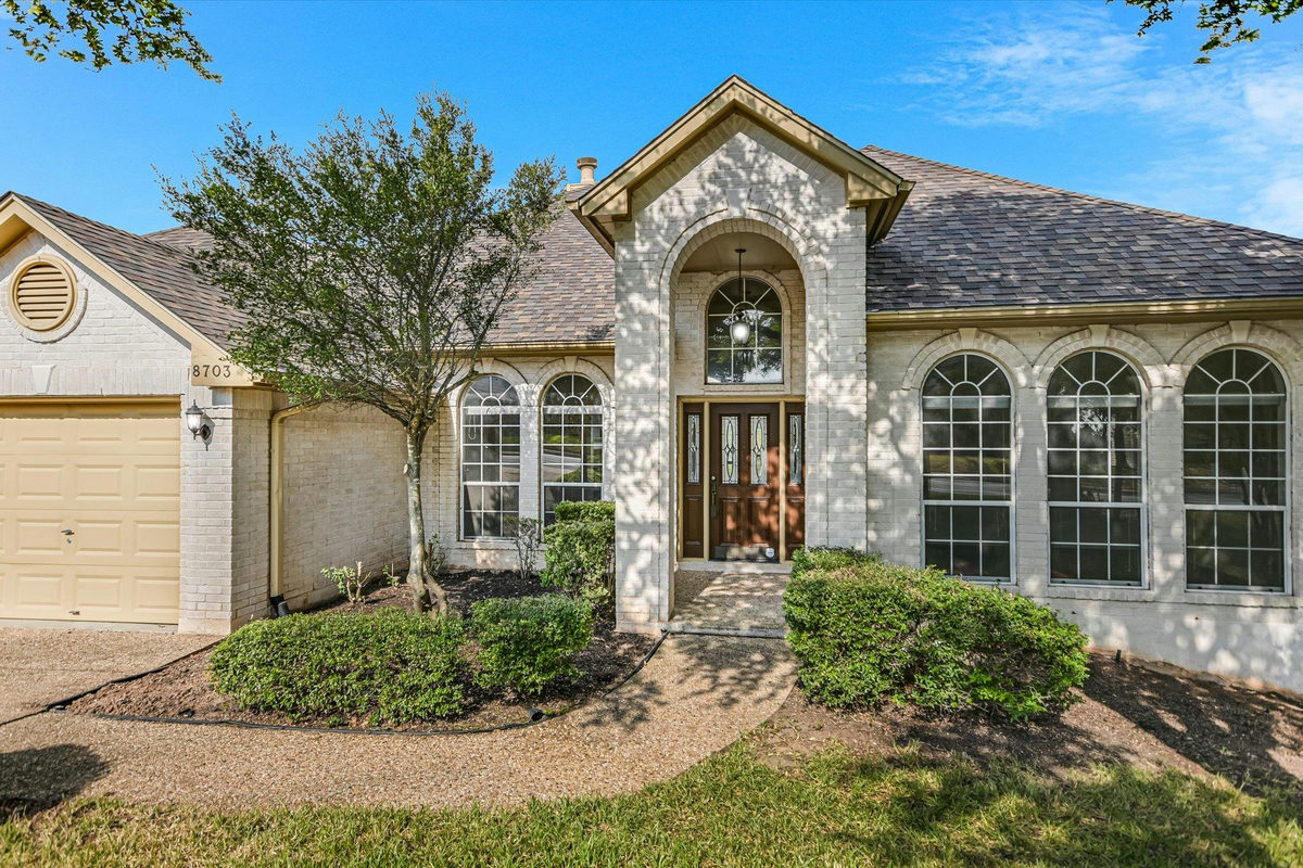 8703 Bluegrass Dr — photo 2