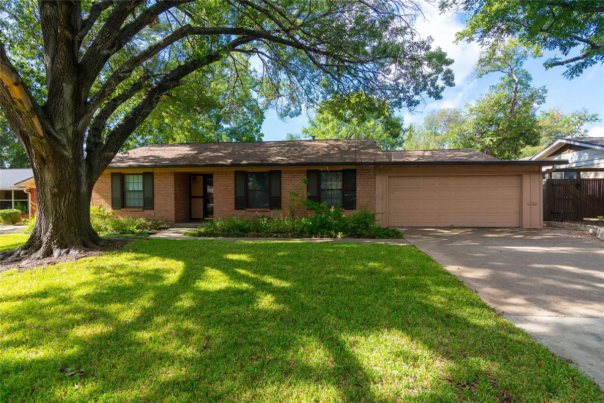 3109 Pinecrest Dr — exterior