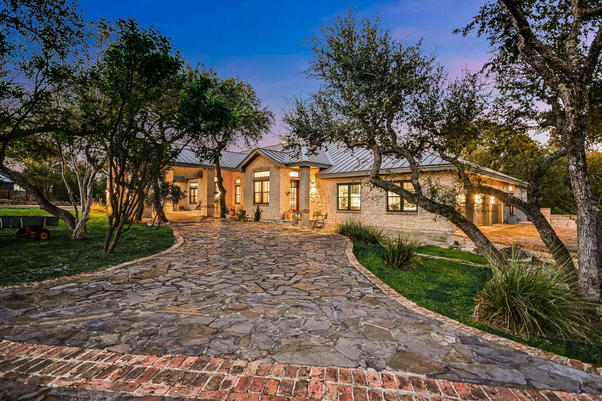 680 SADDLERIDGE Dr — photo 3