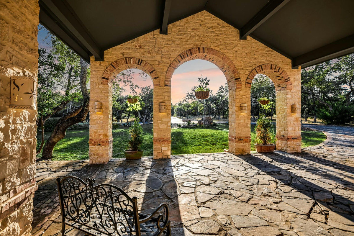 680 SADDLERIDGE Dr — photo 4