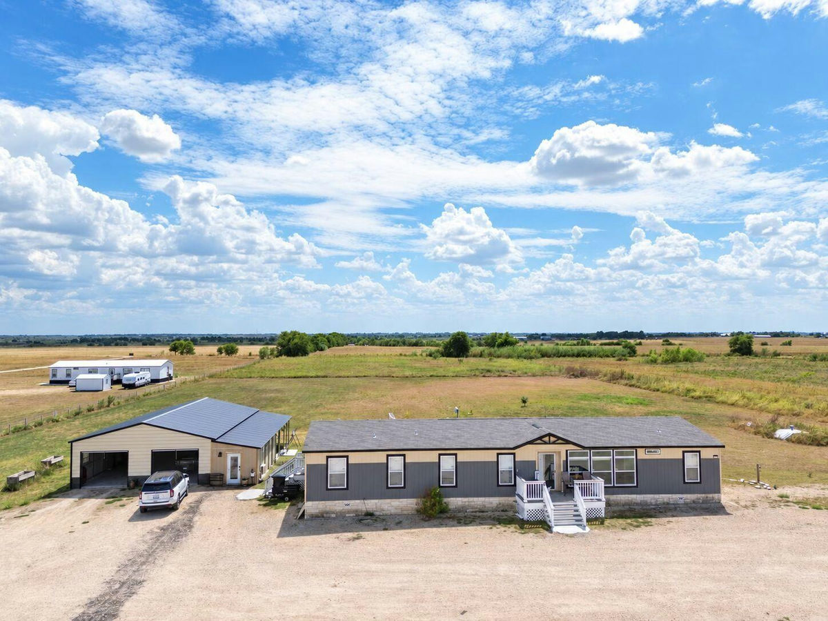 700 County Road 423 Rd — exterior