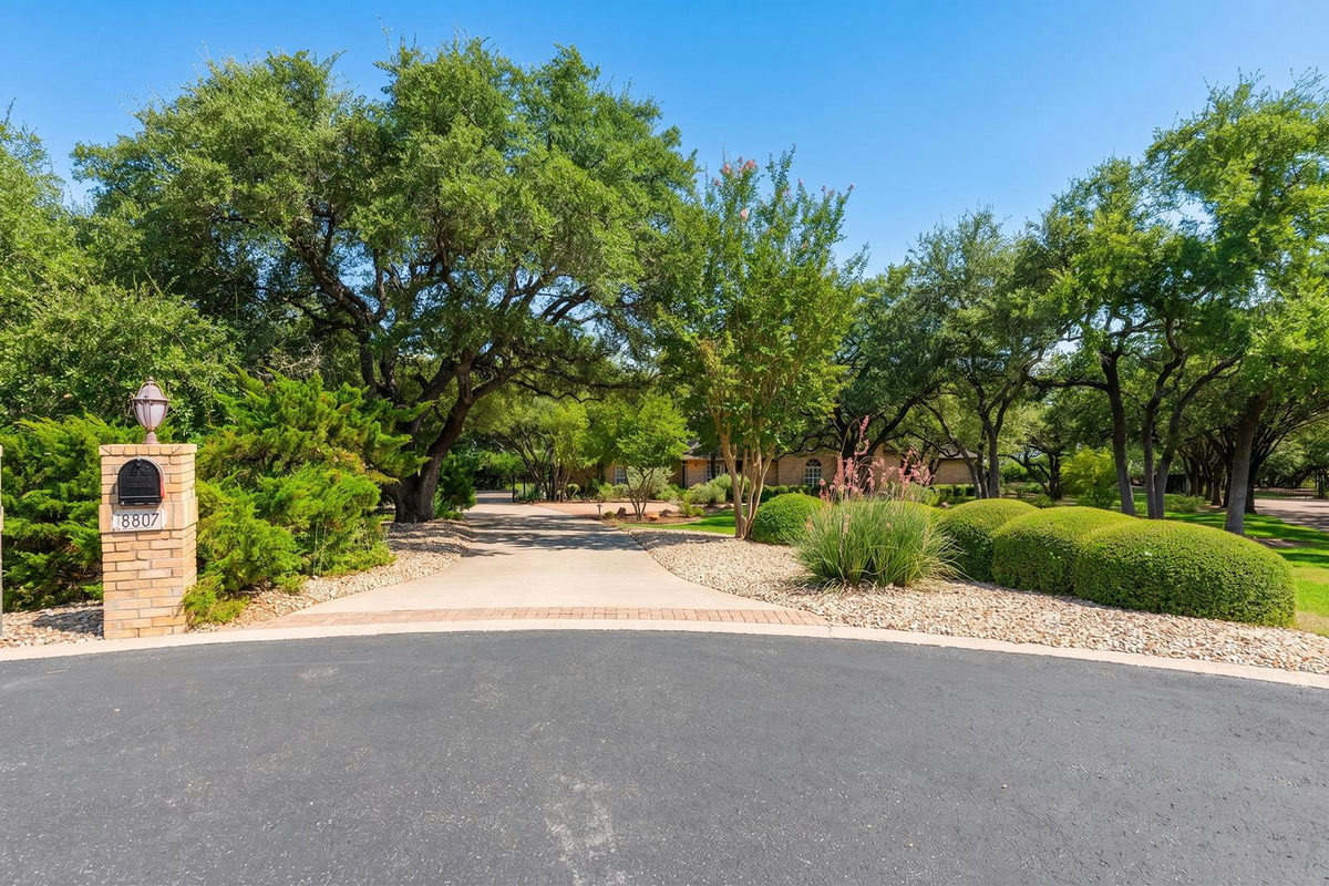 8807 Smoketree Cv — photo 2