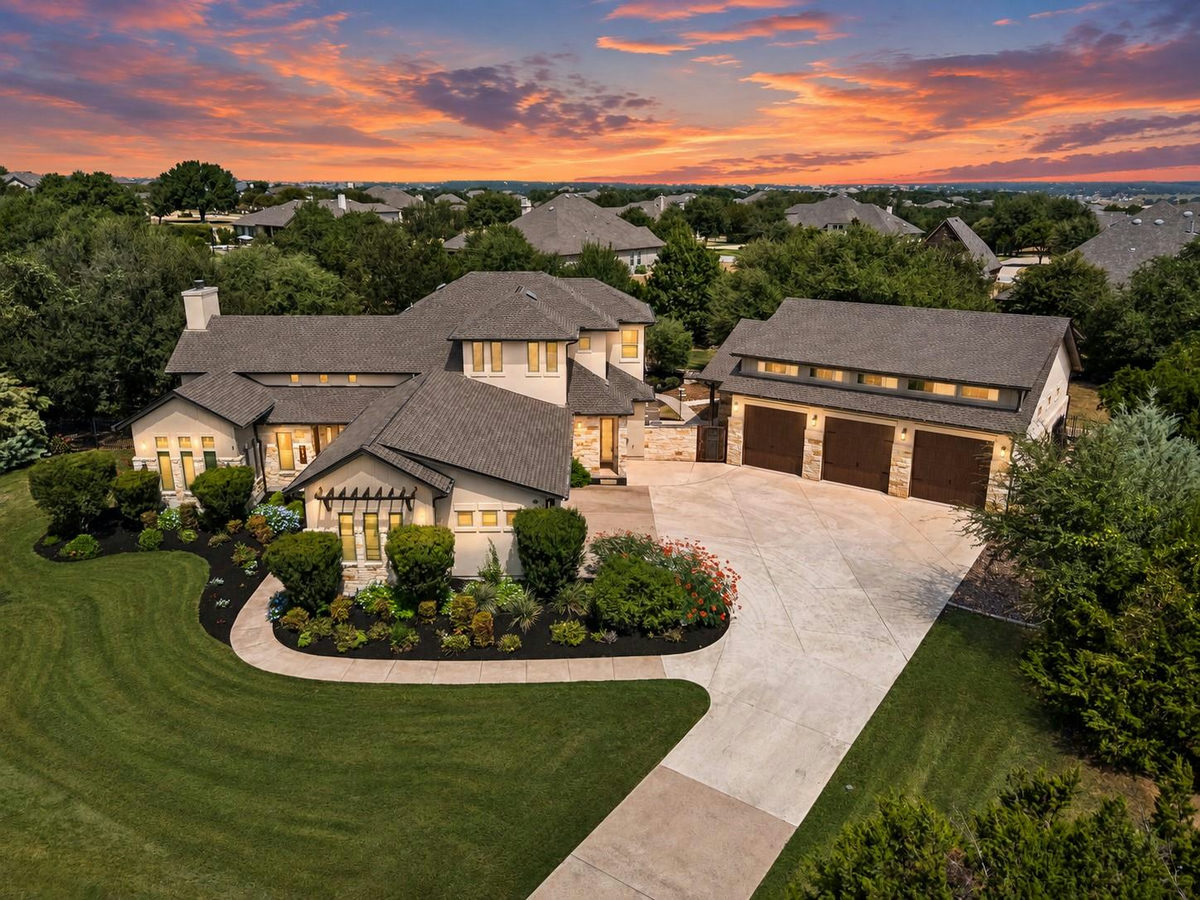 408 Old Pecan Ln — exterior