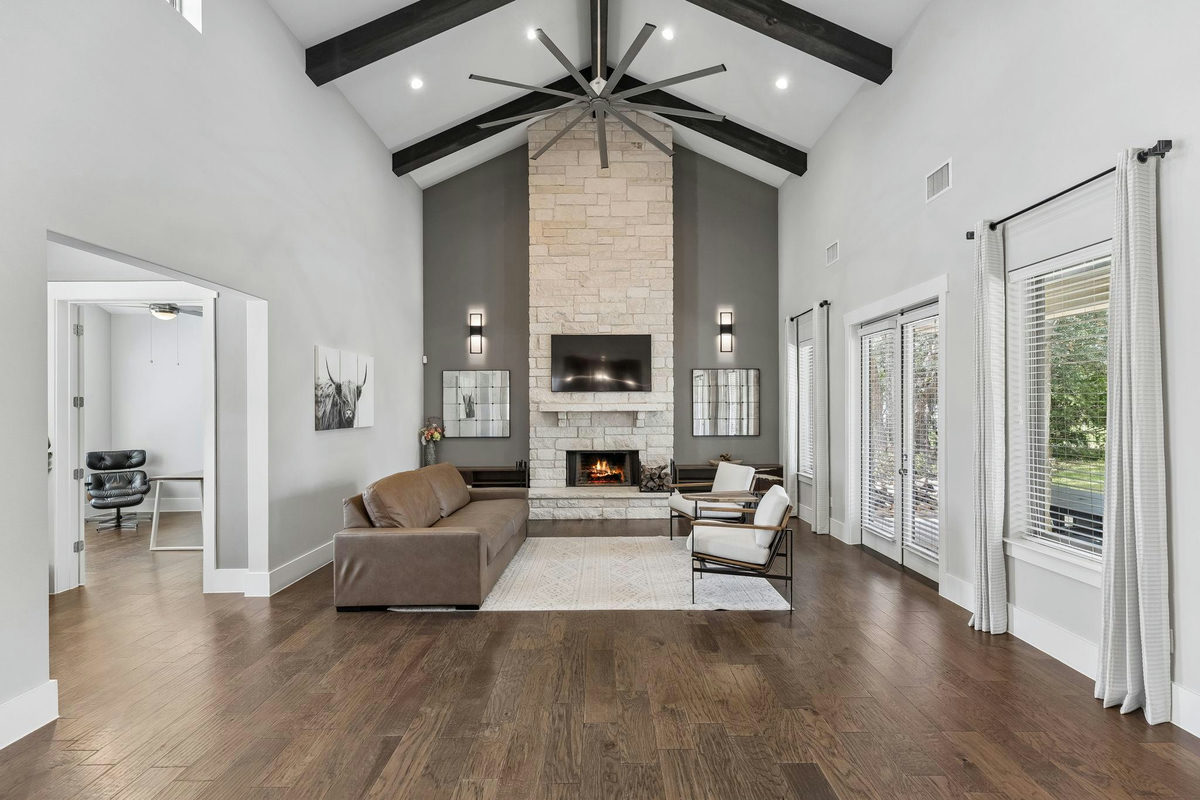 408 Old Pecan Ln — photo 3