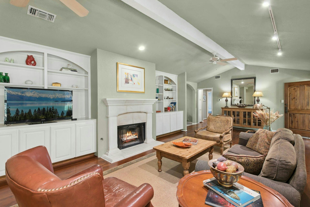 6604 Liveoak Dr — photo 5