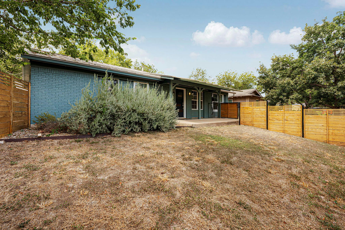2608 SHERWOOD Ln — photo 4