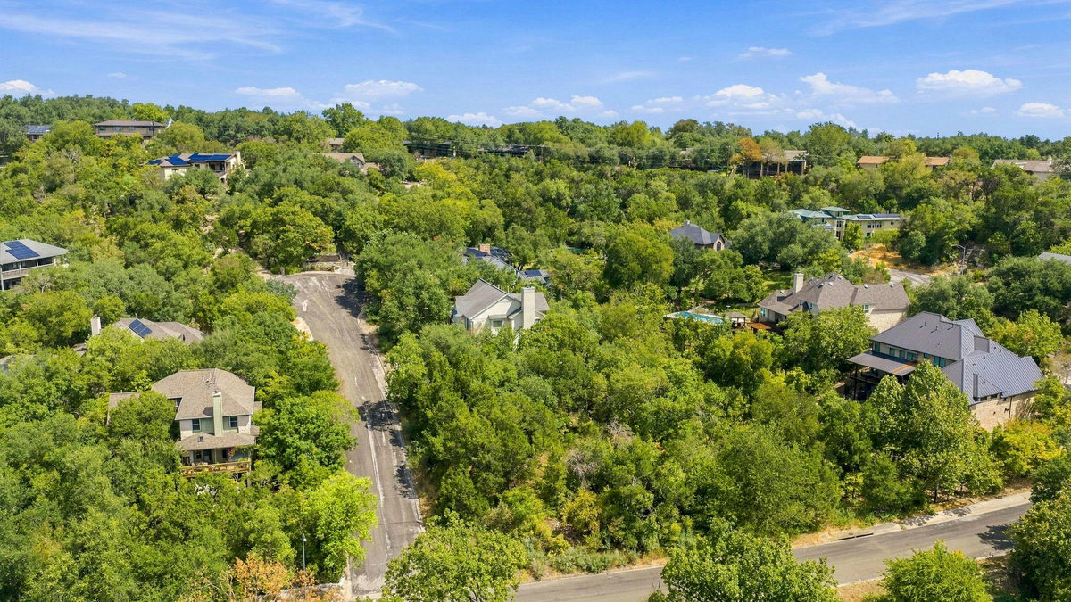 6401 Dry Cliff Cv — exterior