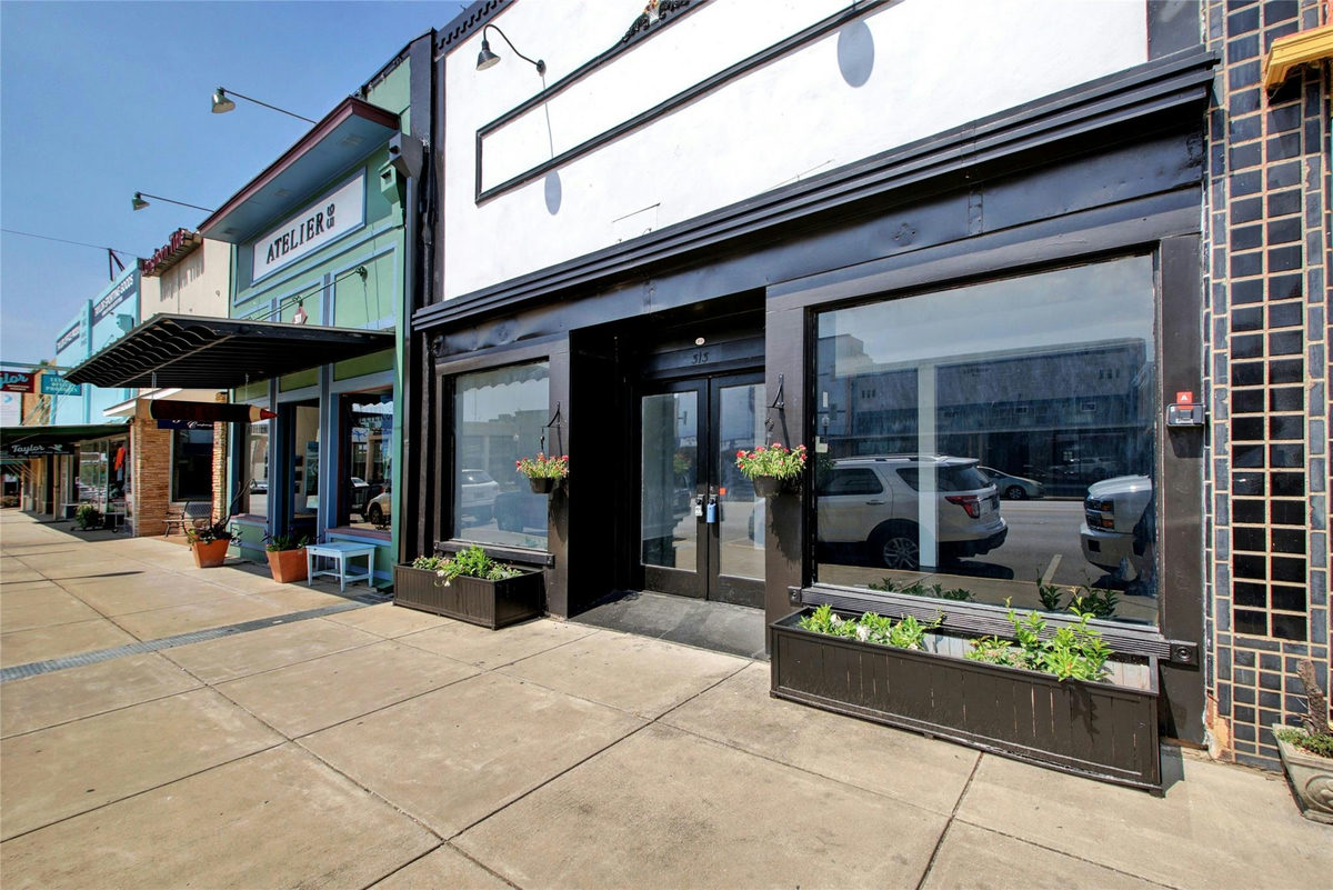 313 N Main St — exterior