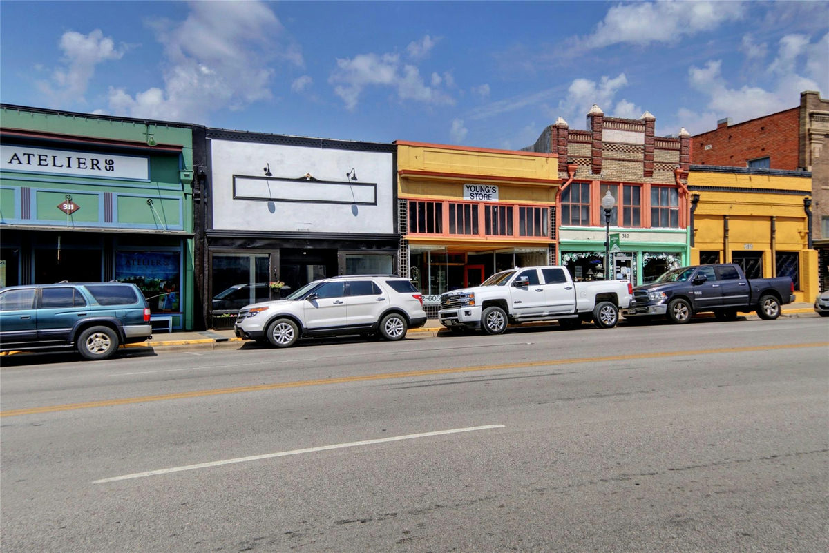 313 N Main St — photo 2