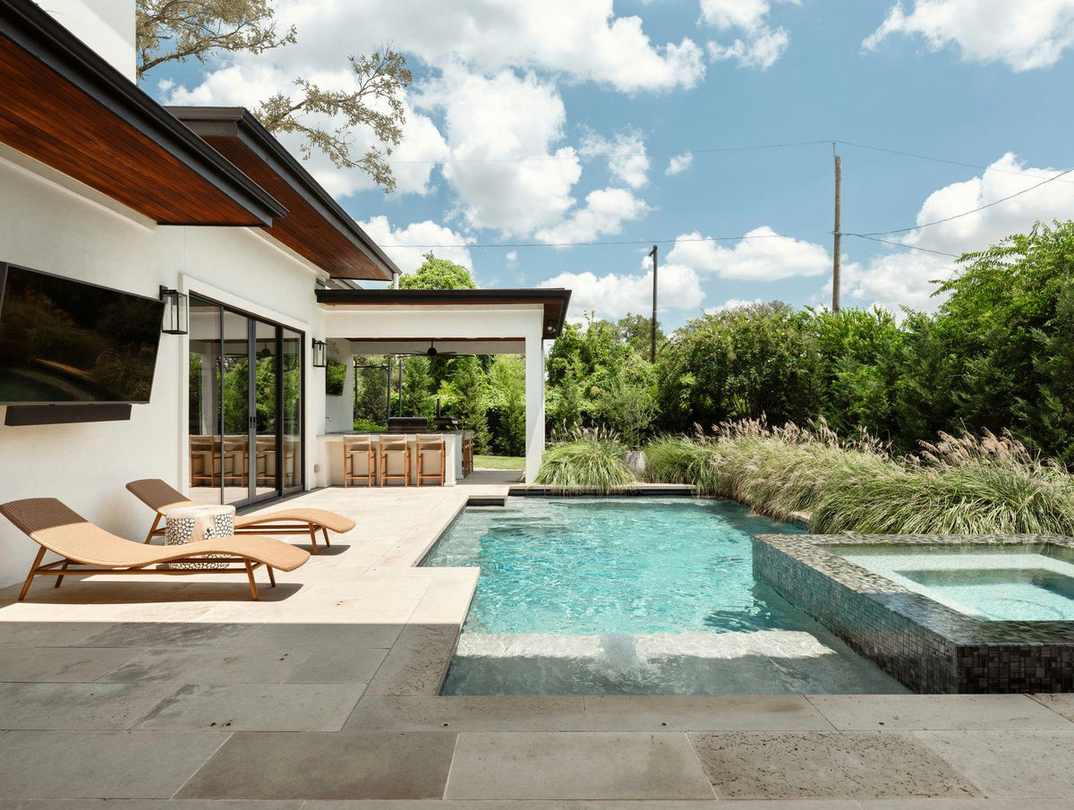 2300 Westover Rd — exterior