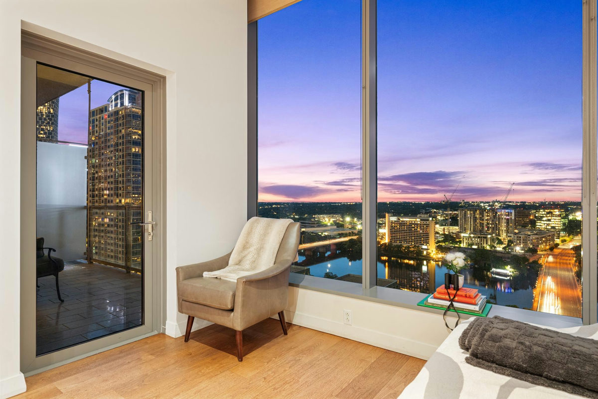210 Lavaca St #1902 — exterior