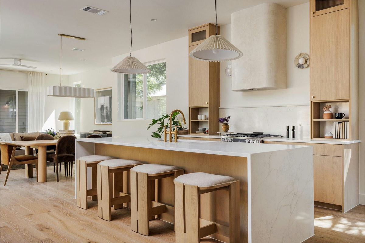 2014 E 10th — photo 3