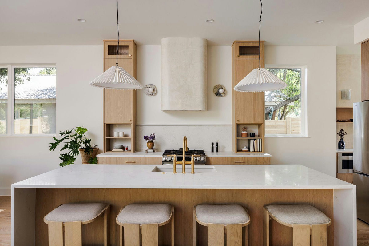 2014 E 10th — photo 4