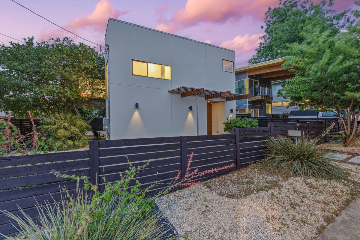 1606 Salina St — exterior