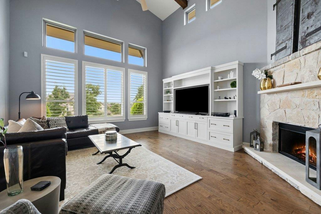 320 Bisset Ct — photo 2