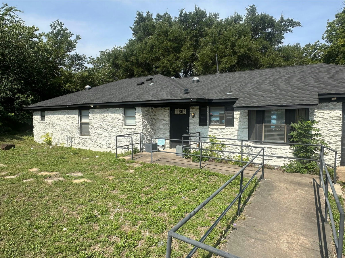 11802 N IH 35 Hwy — photo 2