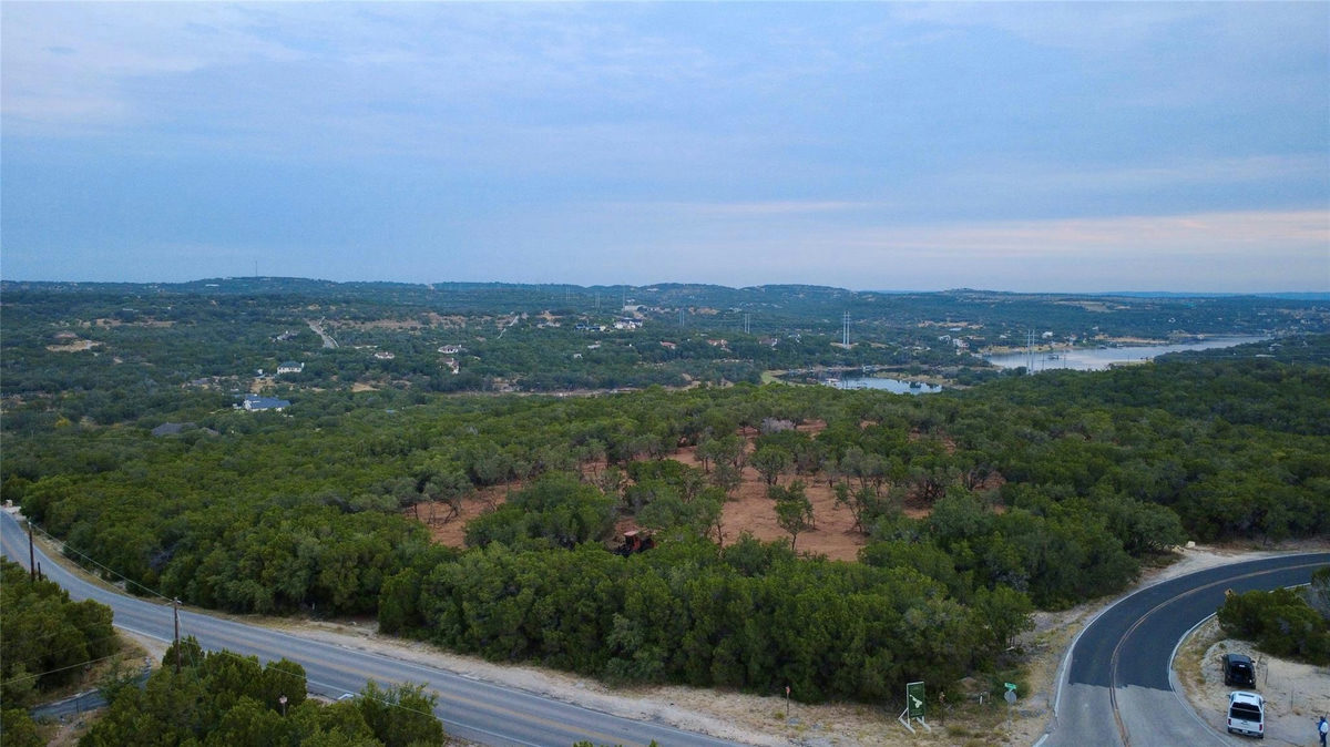 3831 Lakehurst Rd — photo 2