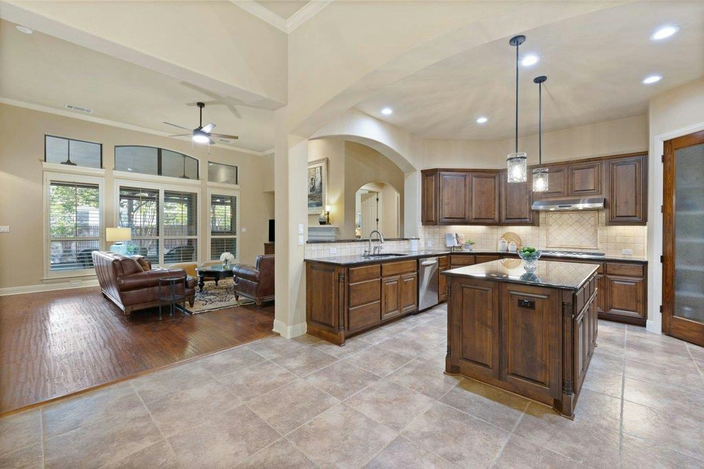 3806 Avery Woods Ln — photo 3