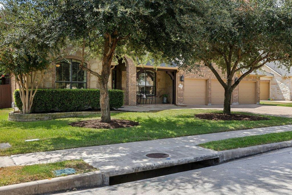 3806 Avery Woods Ln — exterior