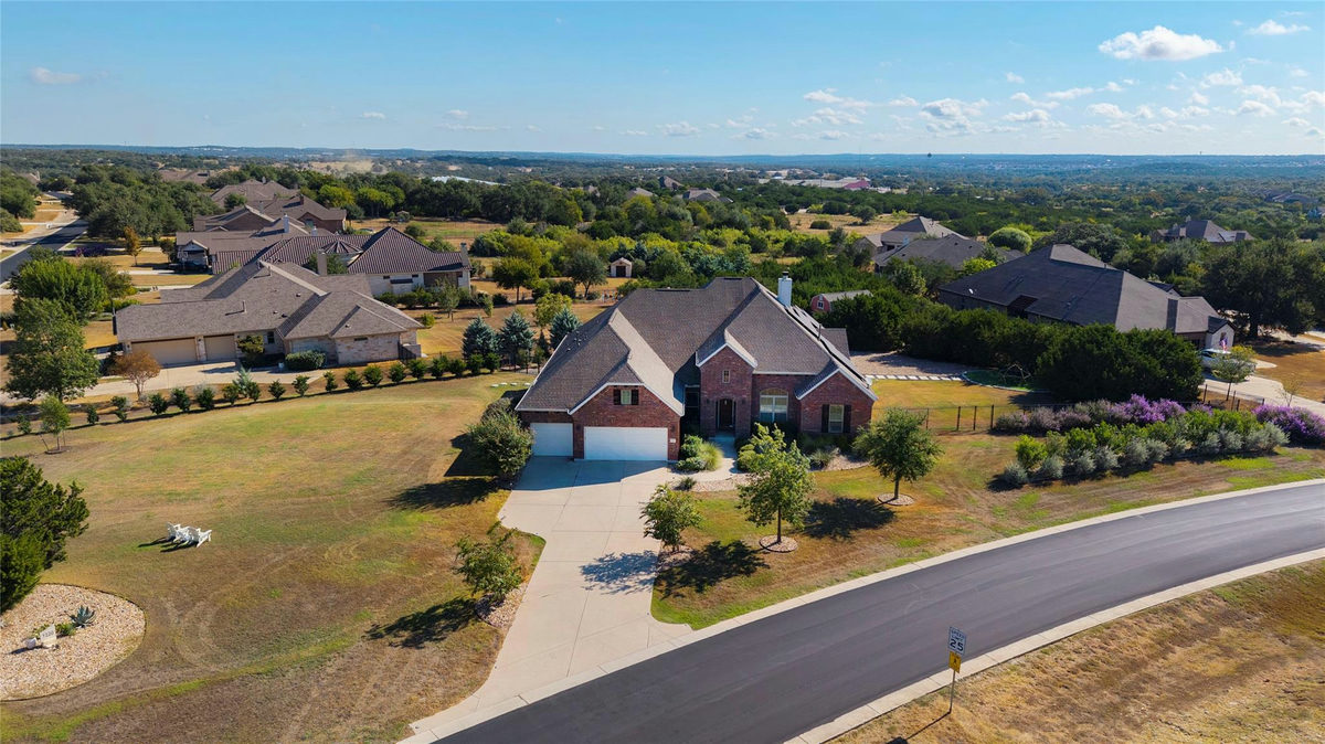 1220 Bearkat Canyon Dr — exterior
