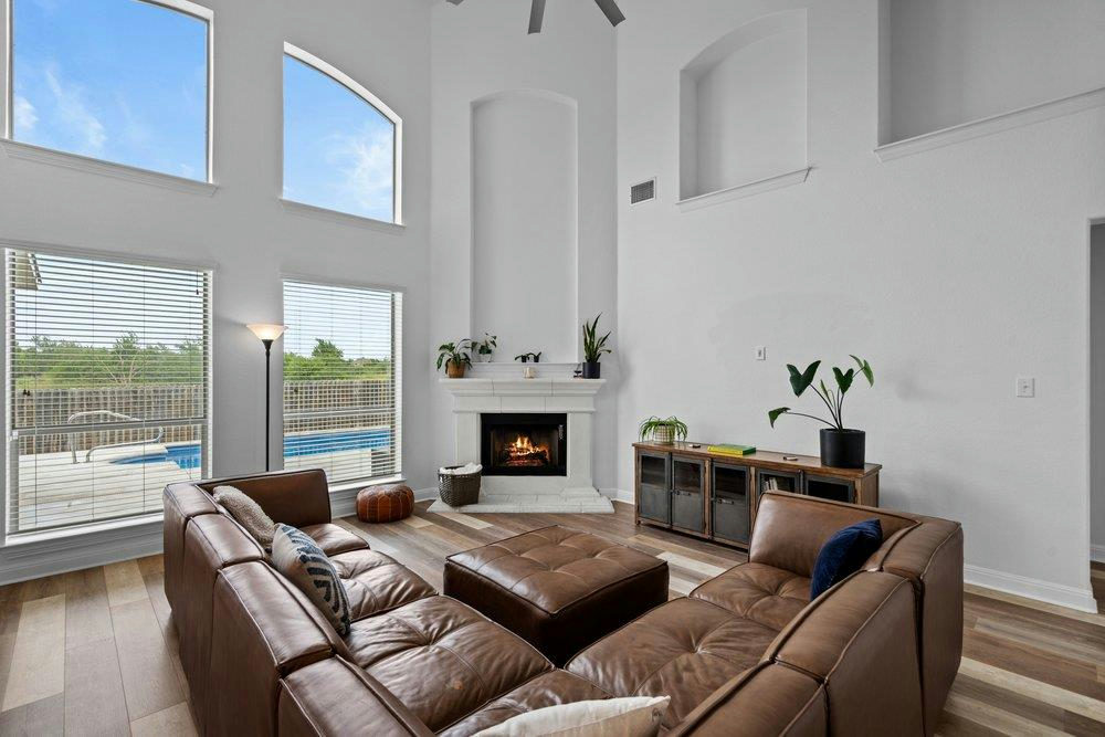 580 Clear Springs Holw — photo 3