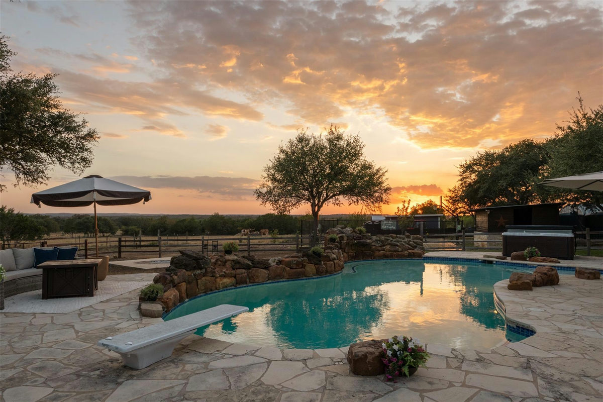 220 Fawn Meadow Dr — exterior
