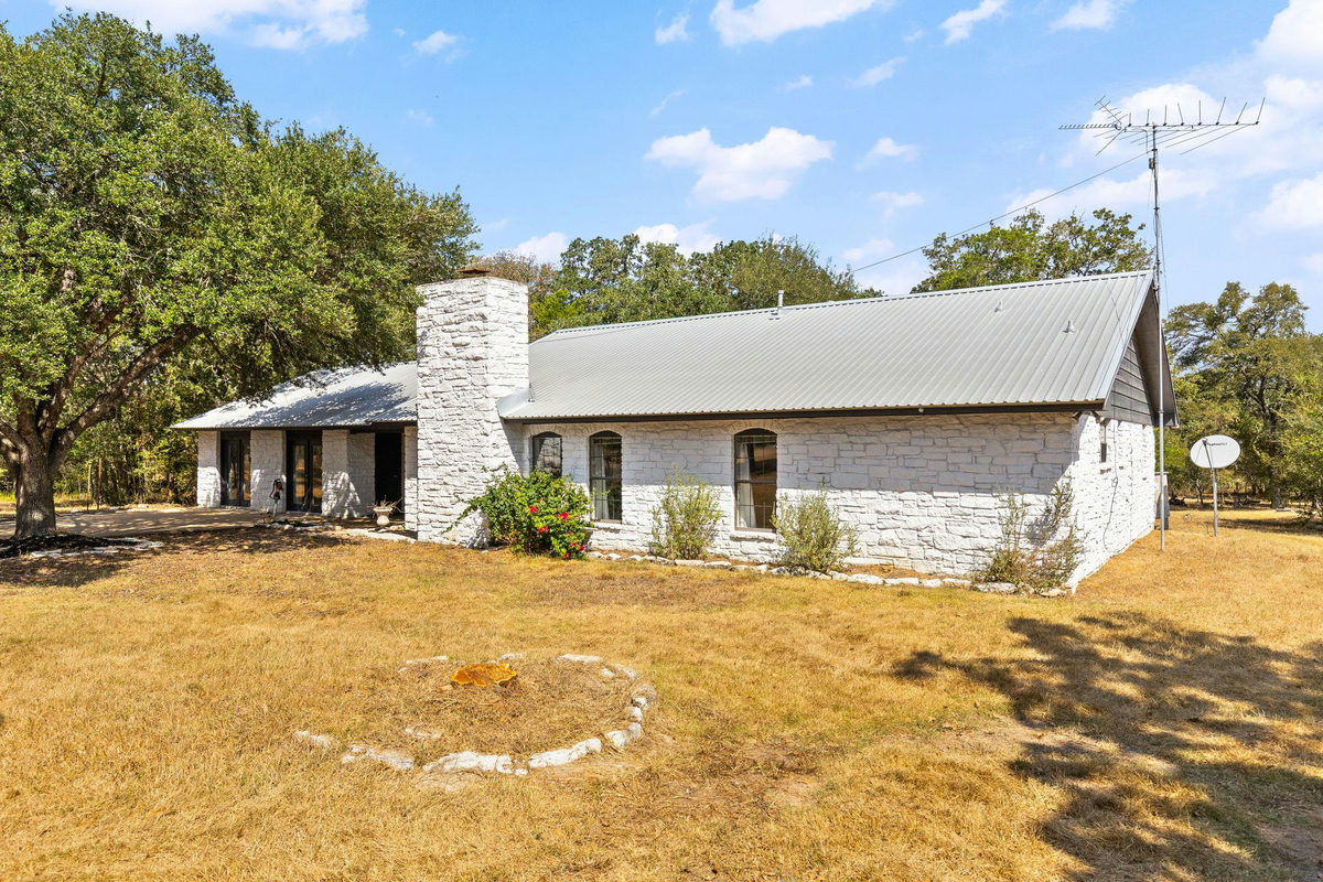 196 Willy Rd — photo 2