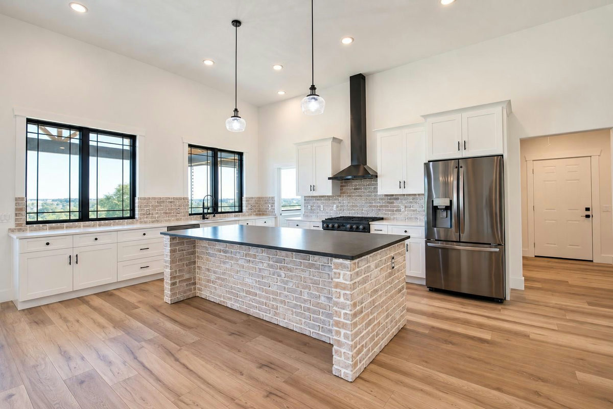301 Serenity Dr — photo 3