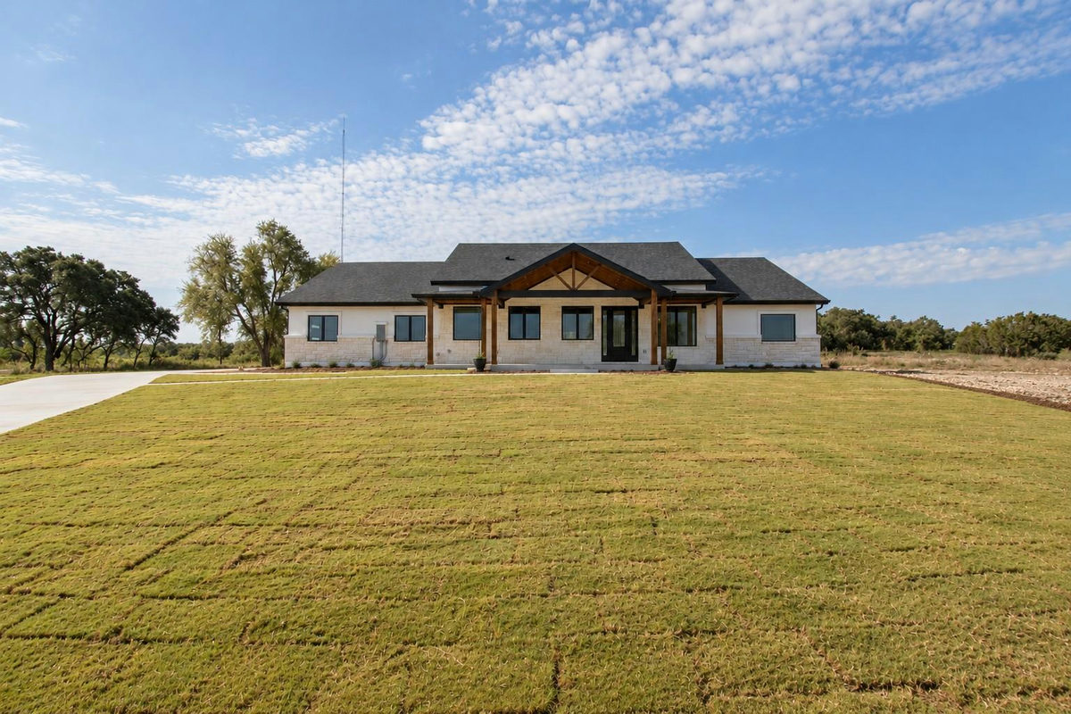 301 Serenity Dr — exterior