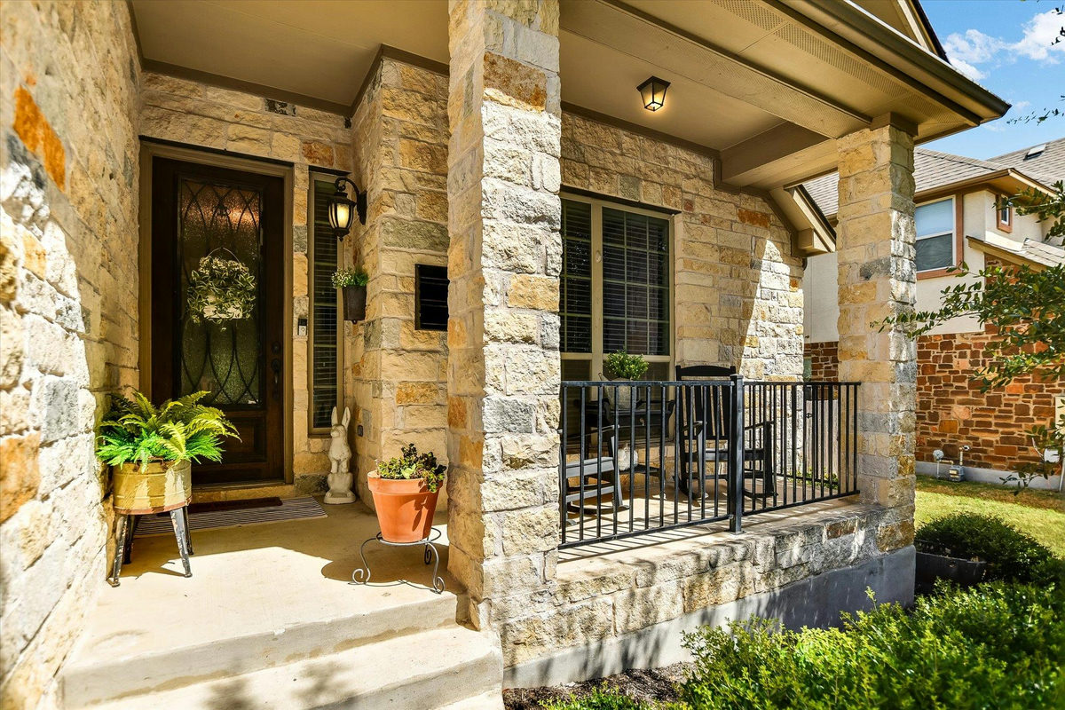 292 Swallowtail Dr — photo 2