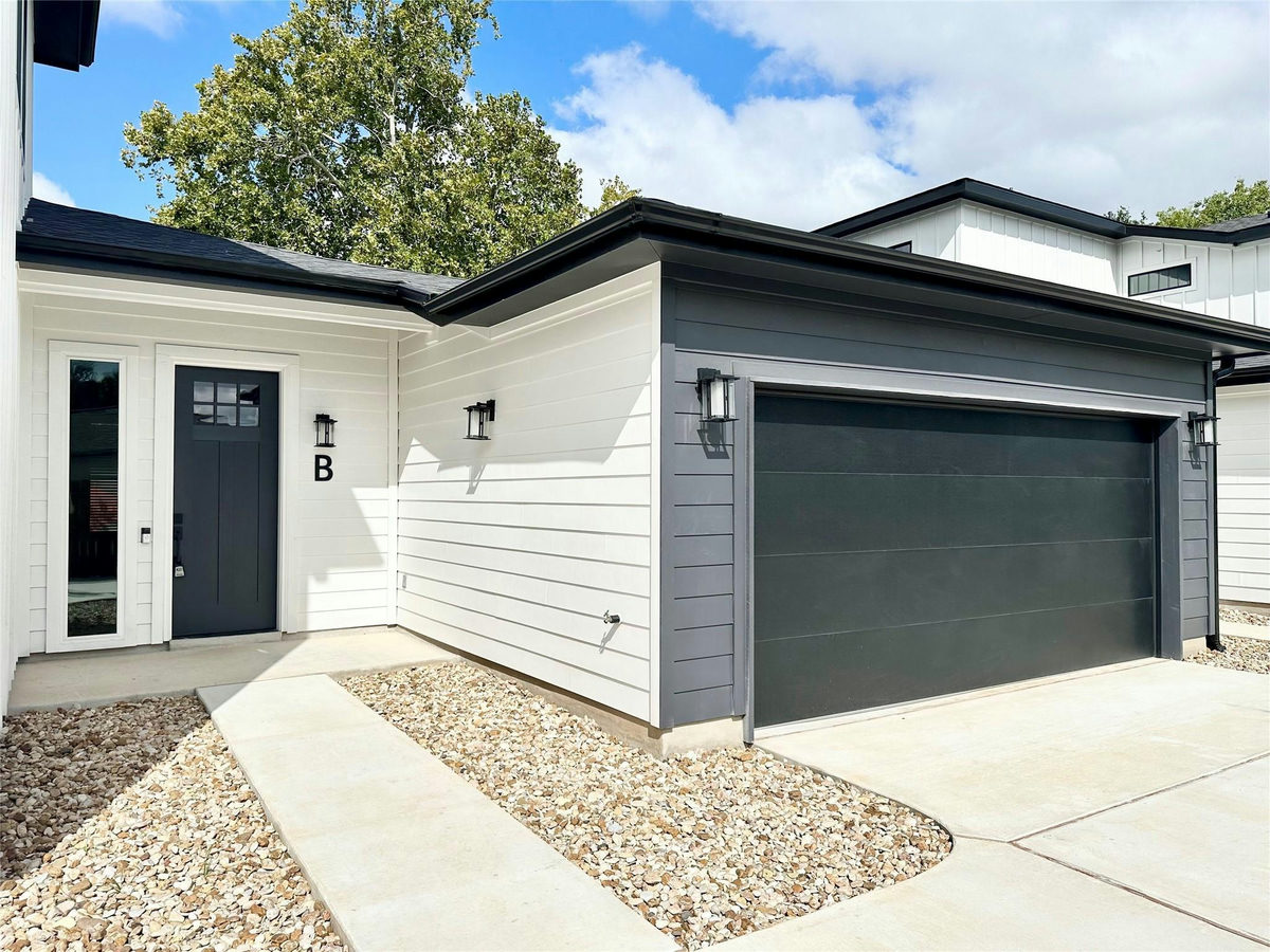 200 W Goforth Rd — photo 2