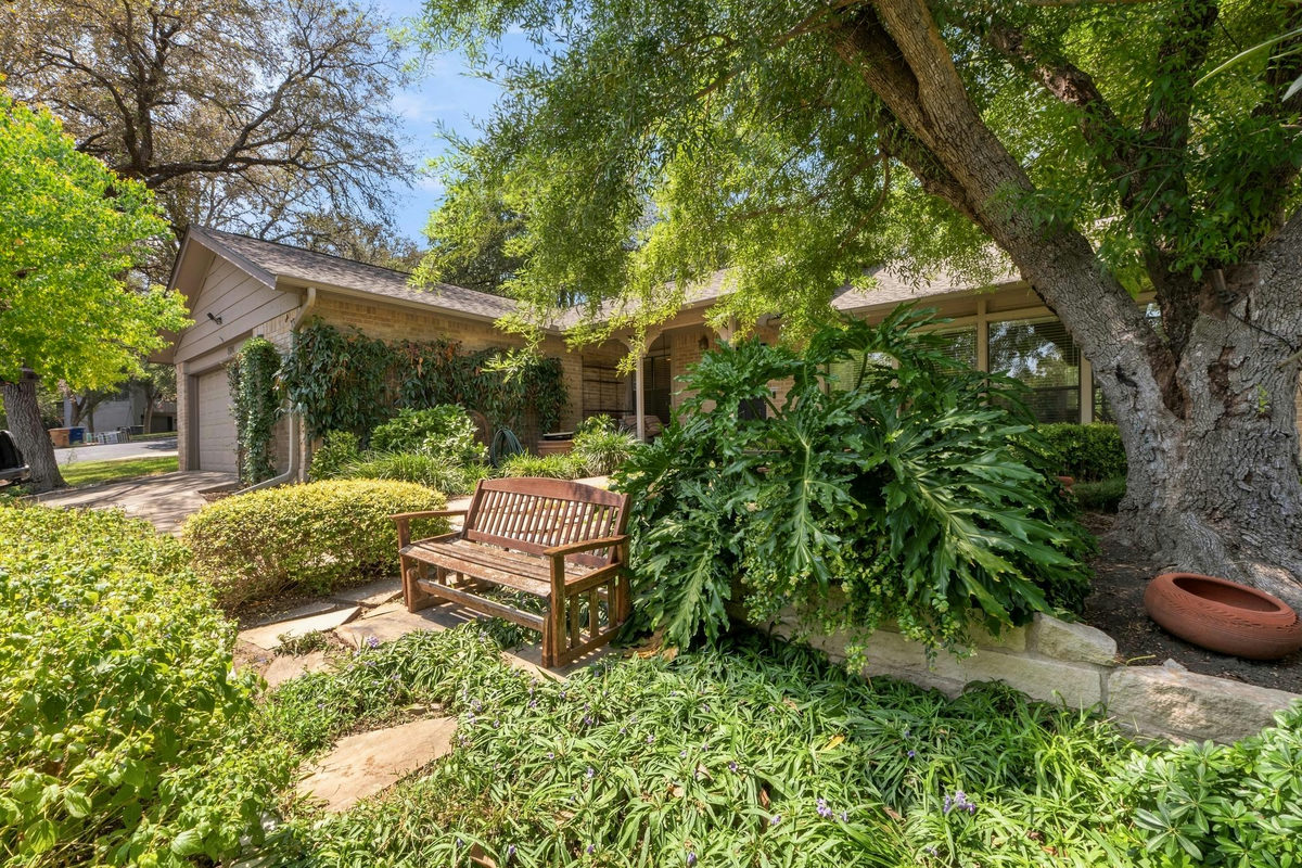 1904 Stoneridge Rd — exterior