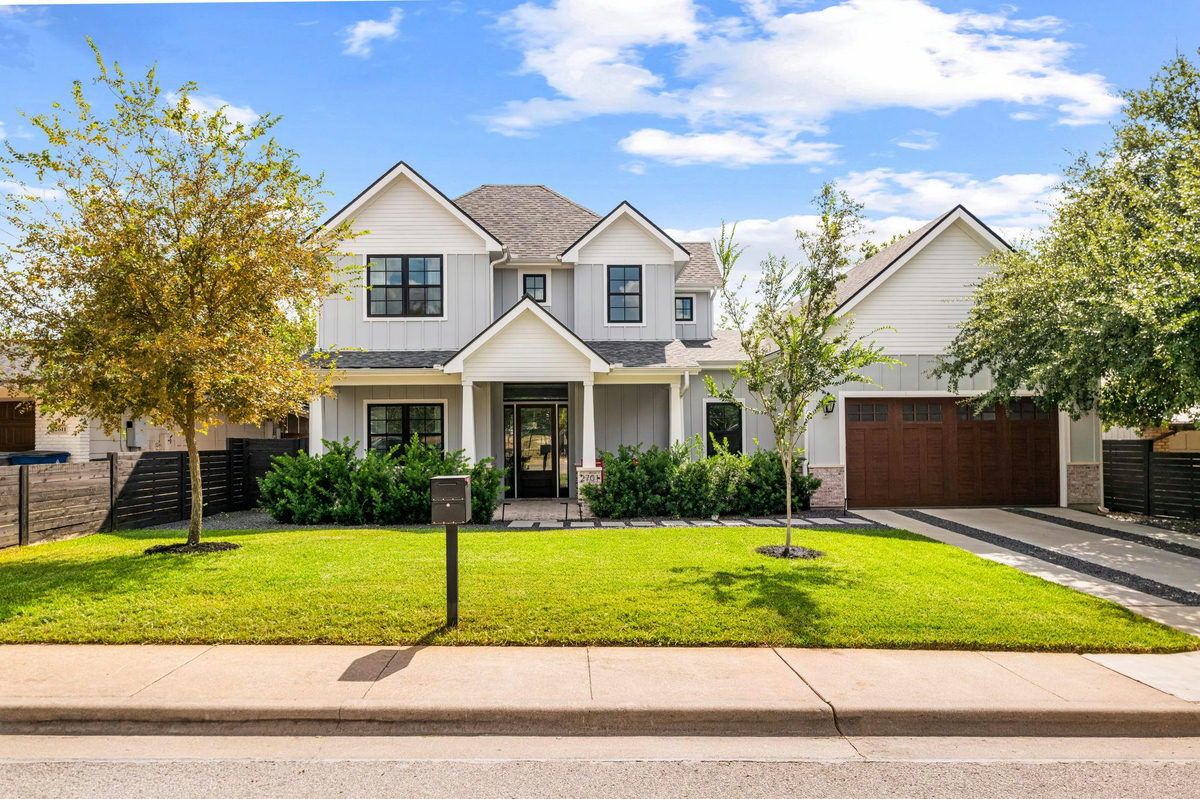 2701 Richcreek Rd — exterior