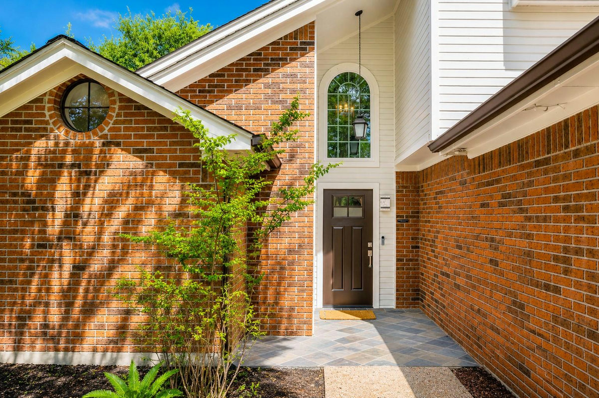 11402 Chessington Dr — exterior