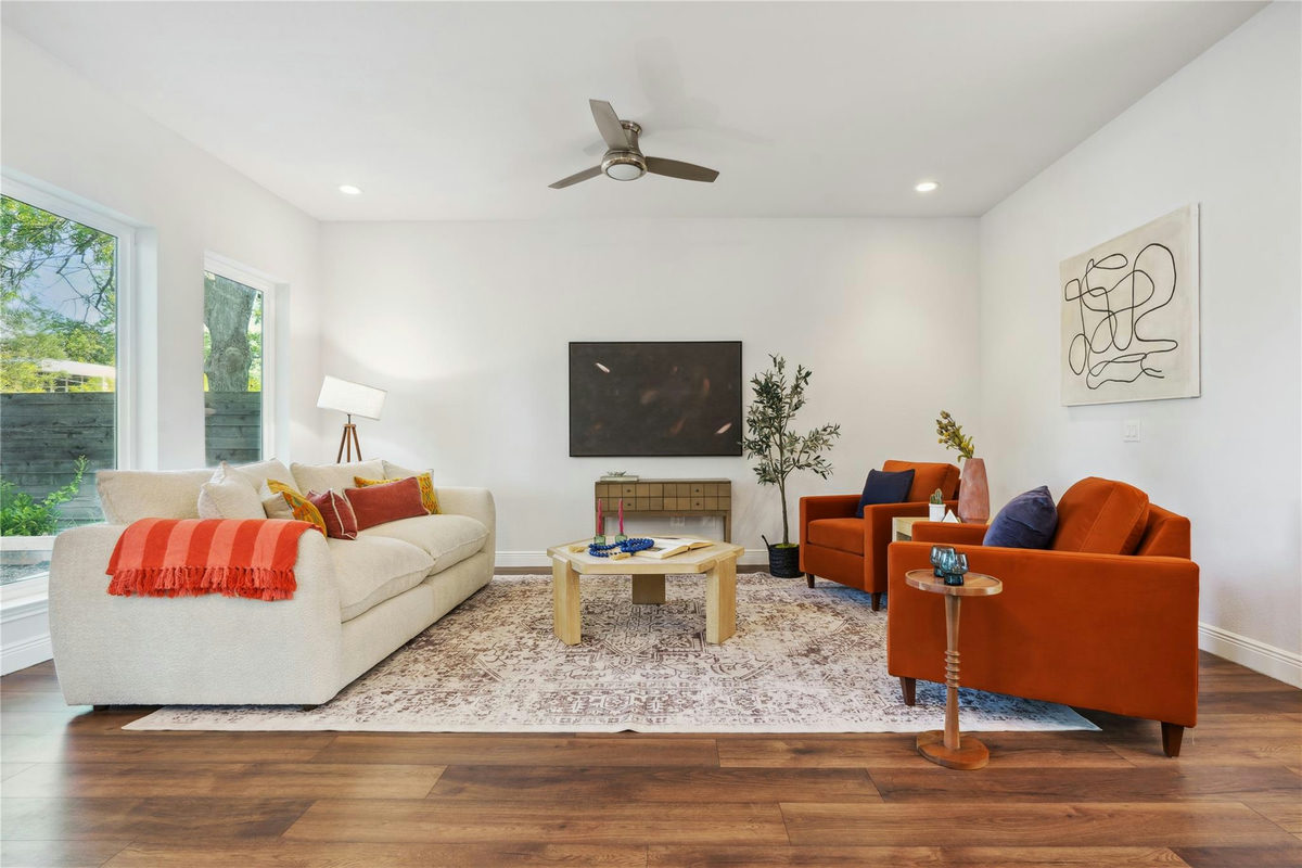 906 Linden St #A — photo 2