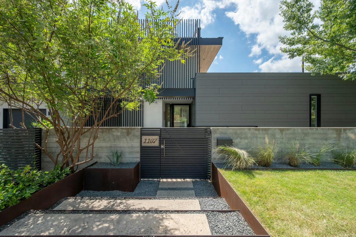 1107 Folts Ave — exterior