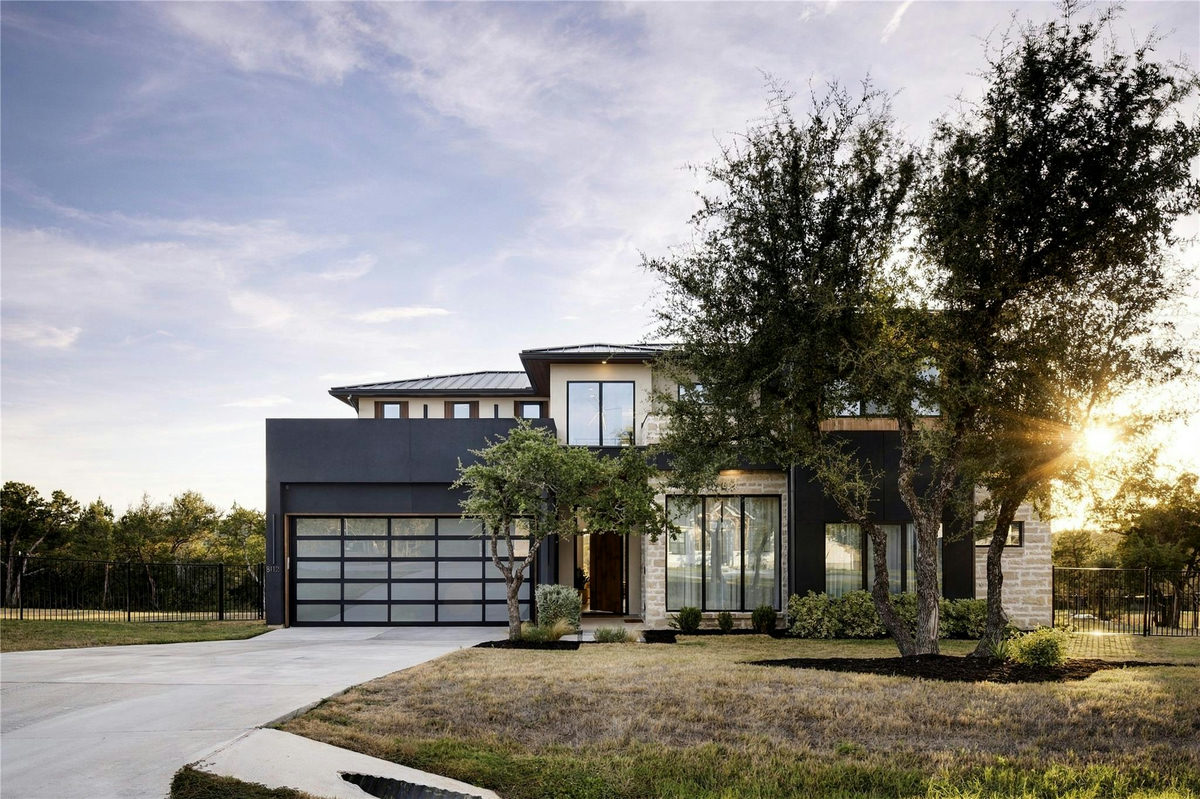 8112 Kuhn Dr — exterior
